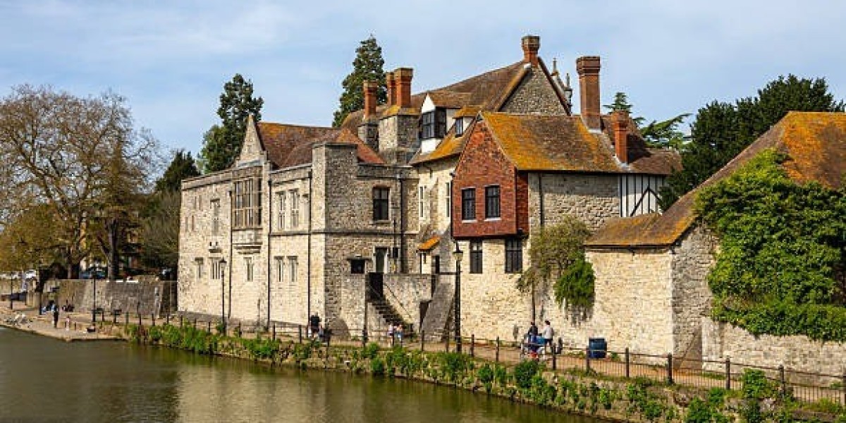 Why Hiring an Estate Agent in Maidstone is Essential for Property Owners