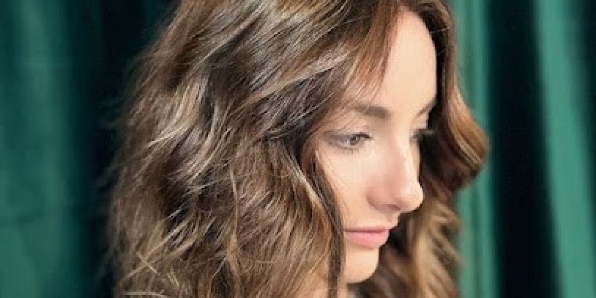 Hairdresser Fairlight - Dealis Hair Boutique