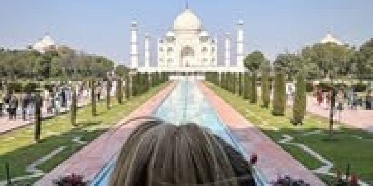 Discover the Magic of India’s Most Iconic Monument in Comfort and Style