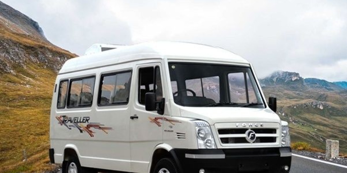 When and Why to Choose a Tempo Traveller in Udaipur for Your Trip