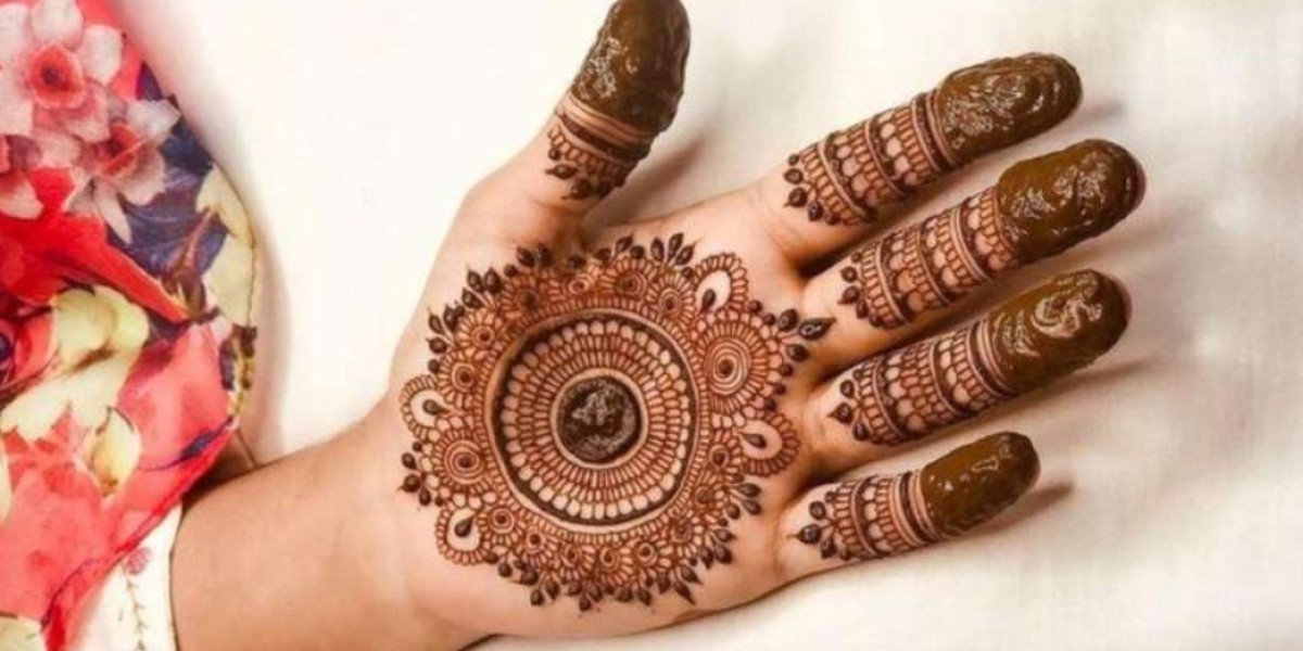 Why Are Some Henna Artists More Expensive for Bridal Designs?