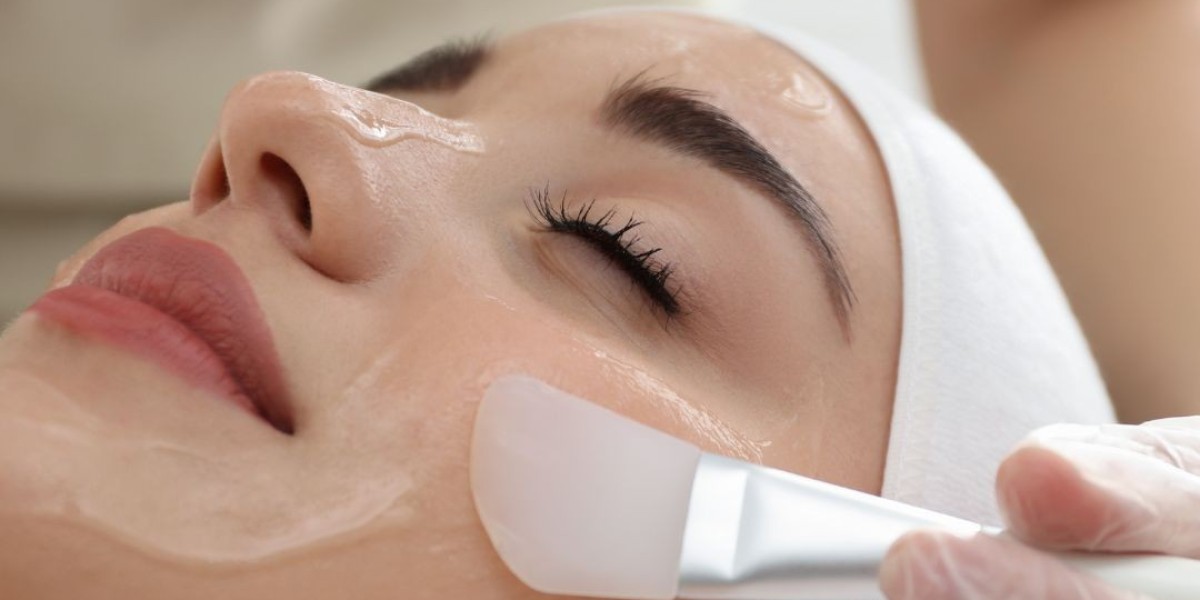 Chemical Peels in Dubai: How They Can Brighten Dull and Tired Skin