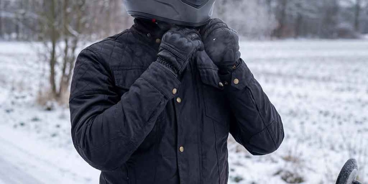 How Motorcycle Riding Jackets Help Riders Stay Warm in winter