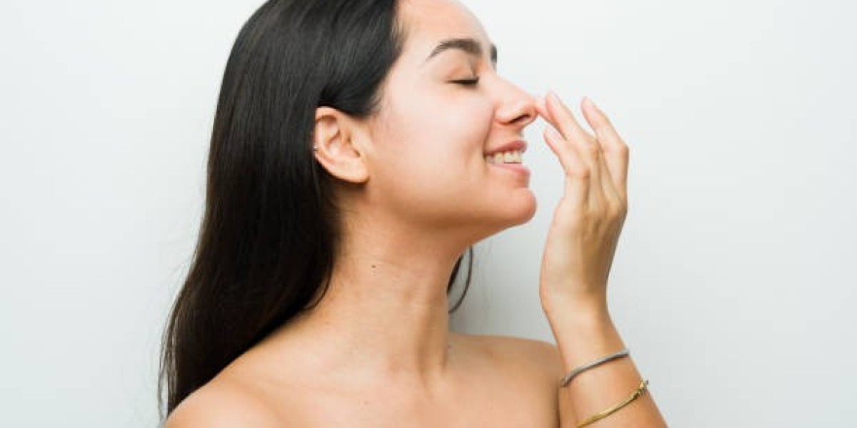 التأثيرات النفسية لعملية تجميل الأنف: تحليل دراسات حديثة