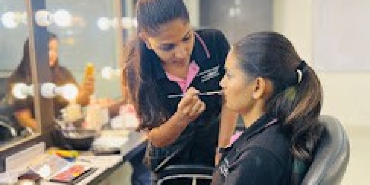 LAKMÉ ACADEMY POWERED BY APTECH - KHARADI:- Makeup Artist Course in Kharadi