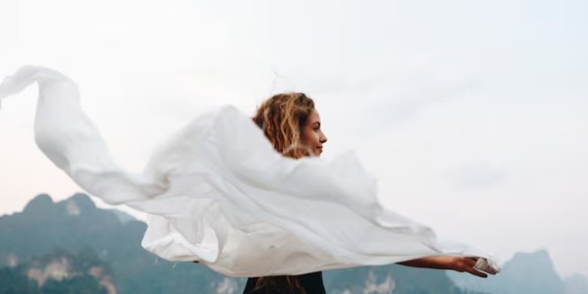 Flying Dress Couple Photoshoot: A Timeless Expression of Love and Elegance