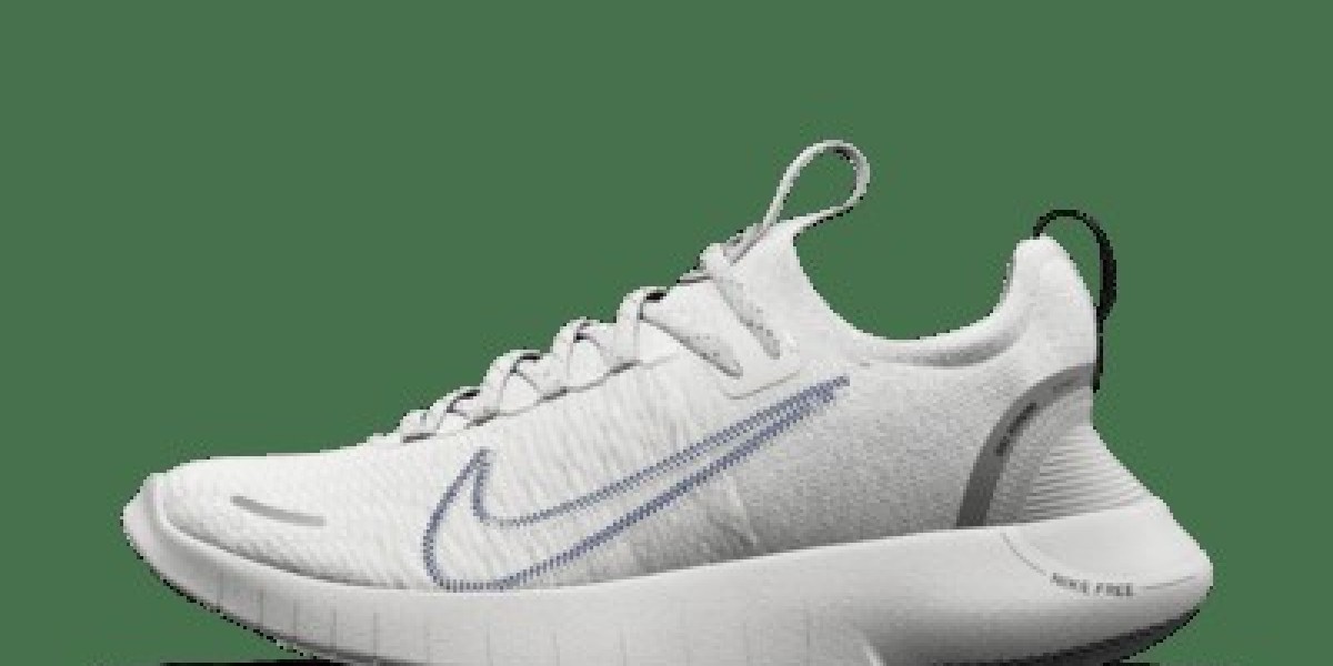 Nike Vomero 18 By You：專屬定制的跑步鞋體驗