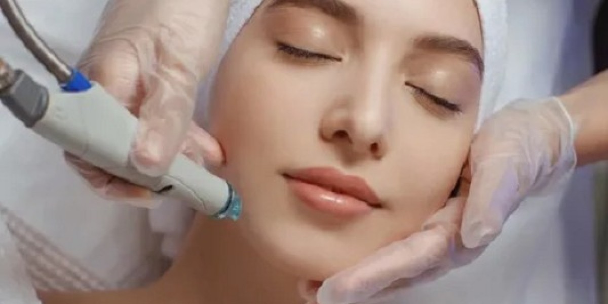 HydraFacial Treatment in Dubai: Soothe and Rejuvenate Sensitive Skin