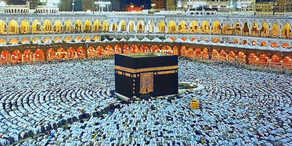 Women Traveling for Umrah Package from UAE: Rules & Tips