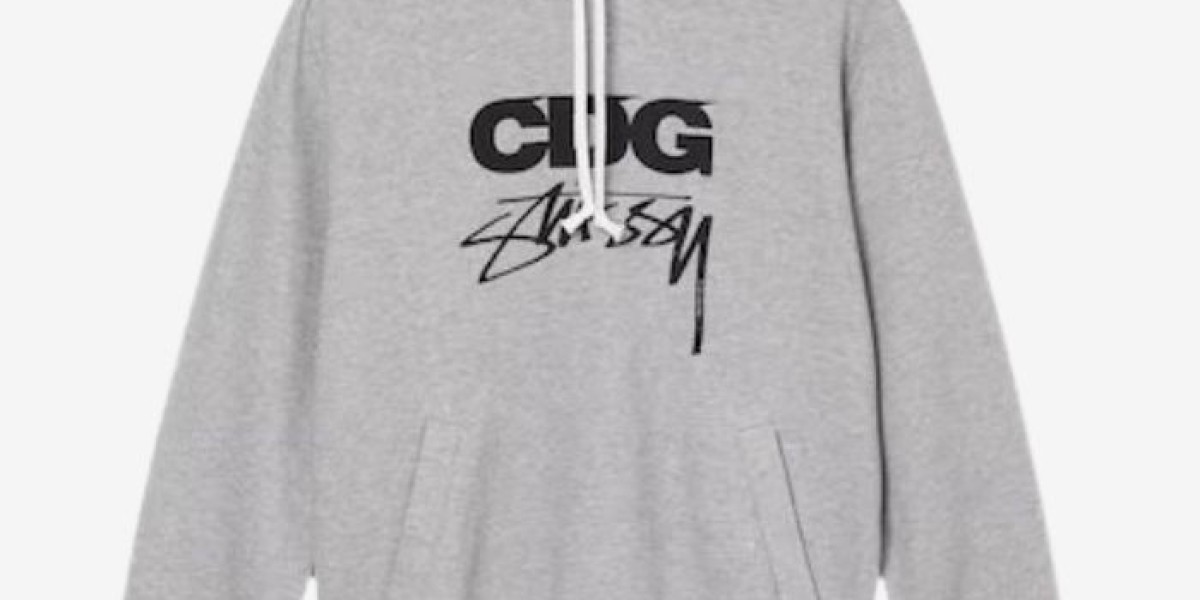 Essentials Hoodie: The Everyday Staple Redefining Streetwear Comfort