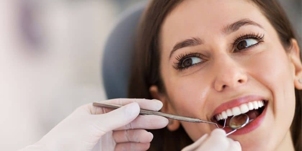 Does Teeth Whitening Cause Short-Term Tooth Sensitivity?