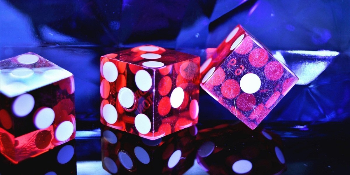 Den stigende integration af live dealer spil i online casinoer: En analyse af hvordan streamingteknologi og autentiske d