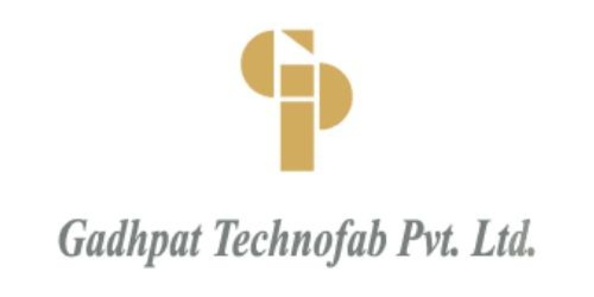 Cost vs Quality: Choosing the Right Solar EPC Structure Manufacturer