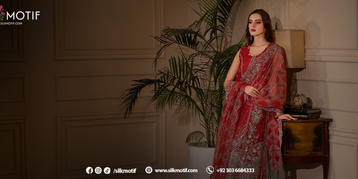 Top Unstitched Suits Trends Pakistani Women wearing in 2026