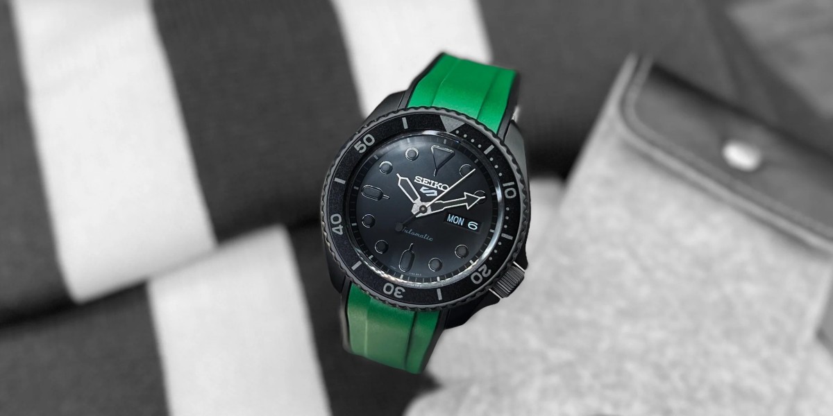More Than a Dive Staple: The Technical Superiority of Rubber Straps