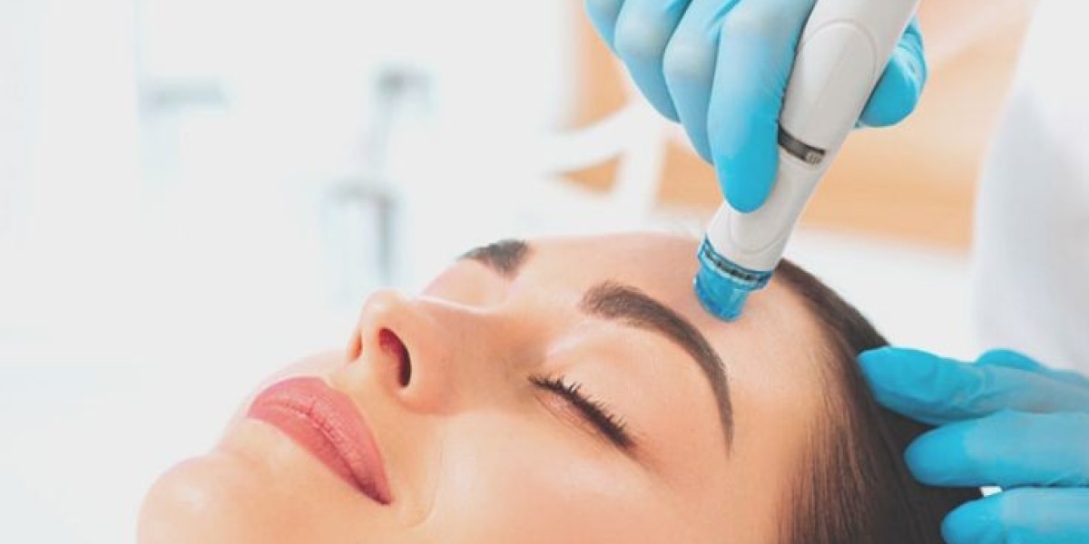 HydraFacial Treatment in Dubai: A Non-Invasive Solution for Clear, Smooth Skin