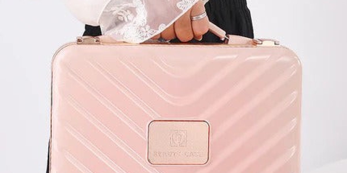 Makeup and Case: The Perfect Combination for an Organised Routine