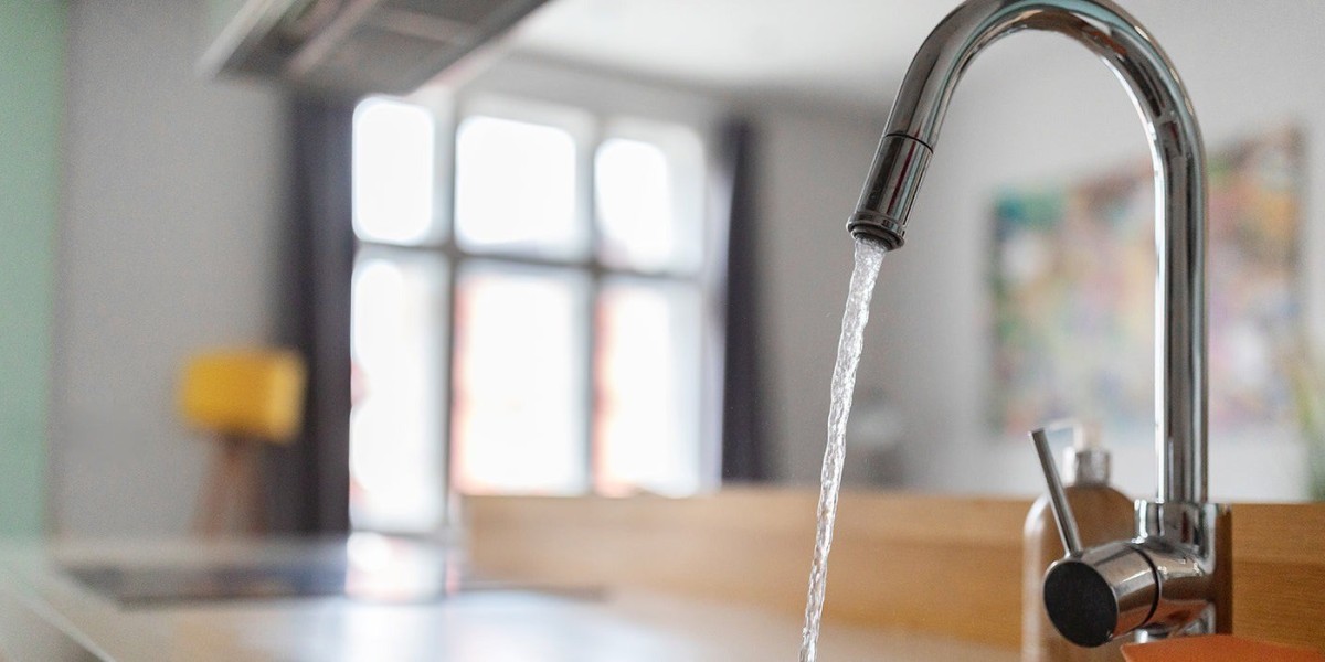 Smart Home Investments: Why Kitchens and Bathrooms Always Pay Off (and How a Gold Bathroom Can Elevate Your Space)