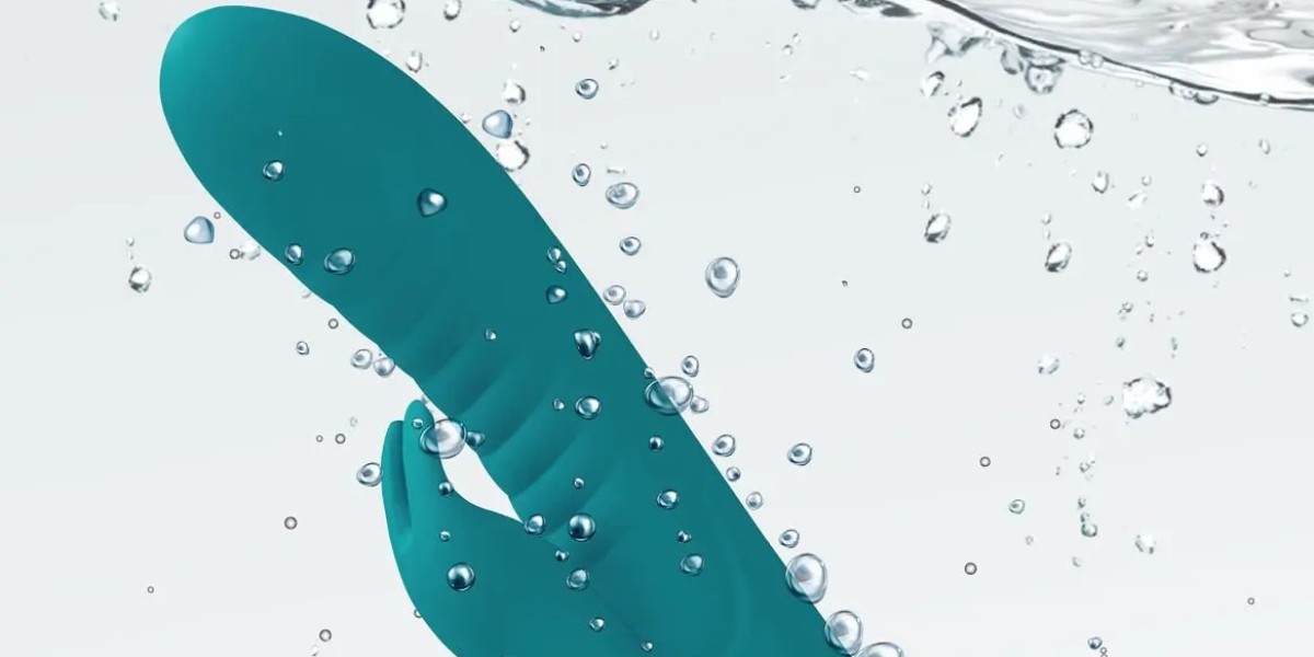 Vibrators vs. Dildos: Pros and Cons Explained