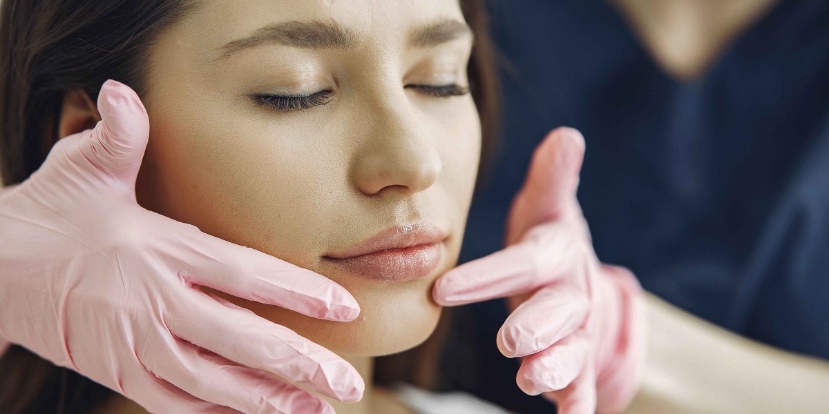 Defining the Lower Face: A Comprehensive Guide to Jawline Treatment in Riyadh