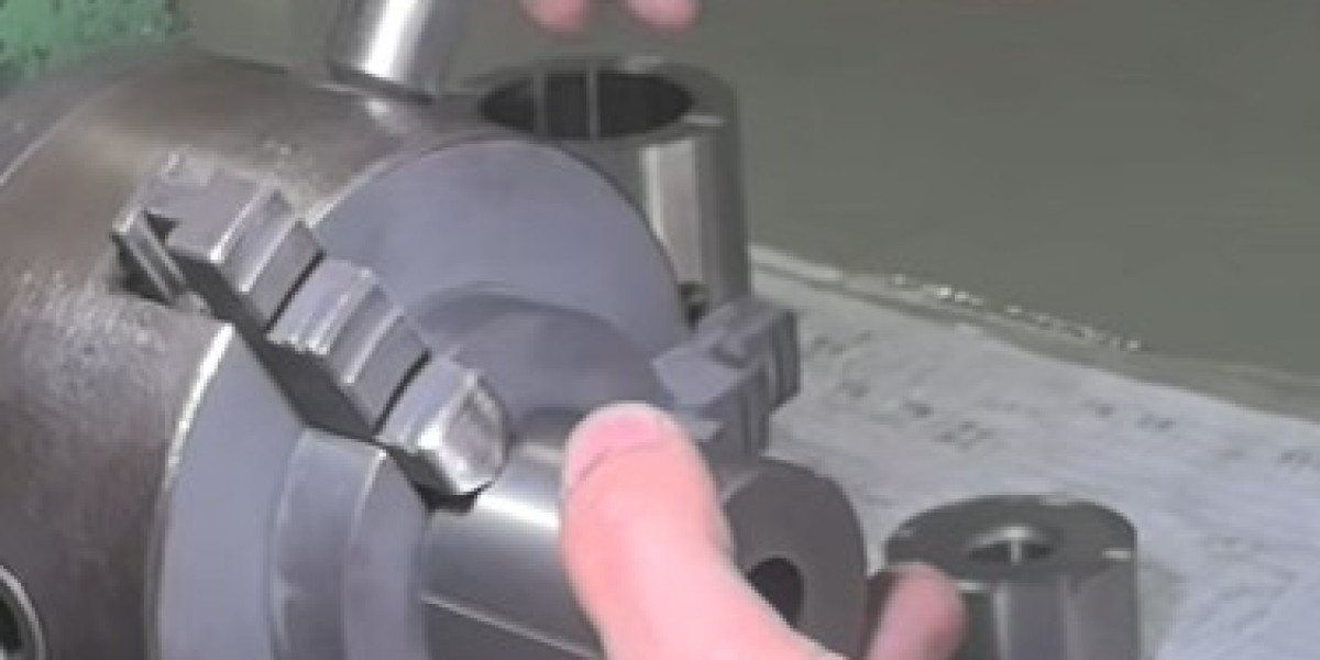 Engineering the Perfect Mold: Grinding and Polishing Techniques for Industrial Excellence