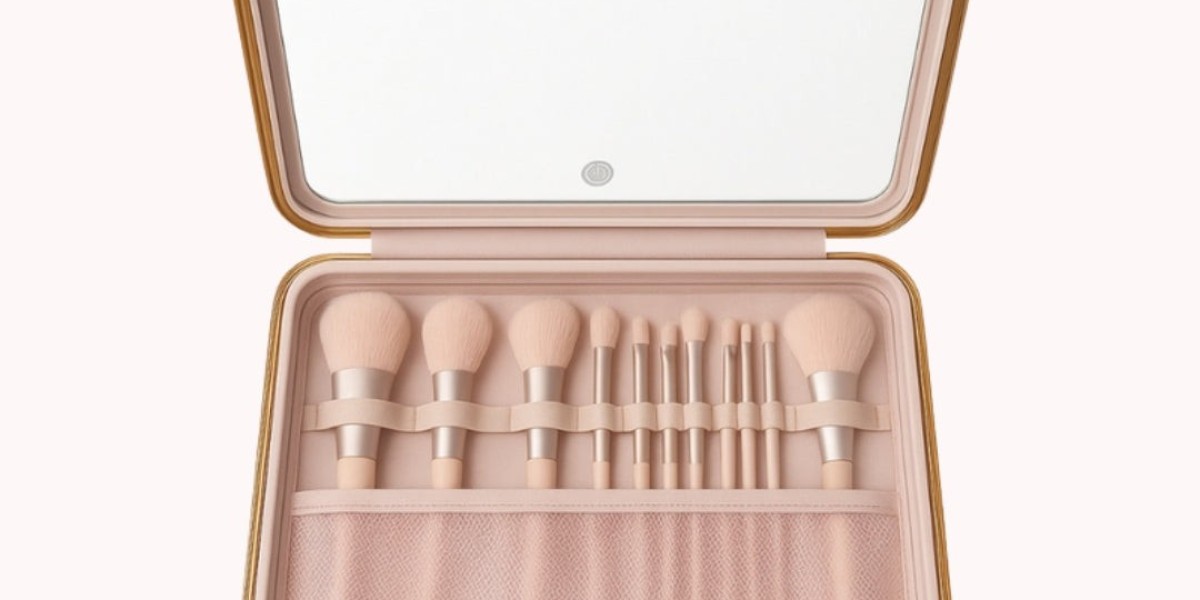 Travel-Friendly Cases of Makeup for On-the-Go Beauty