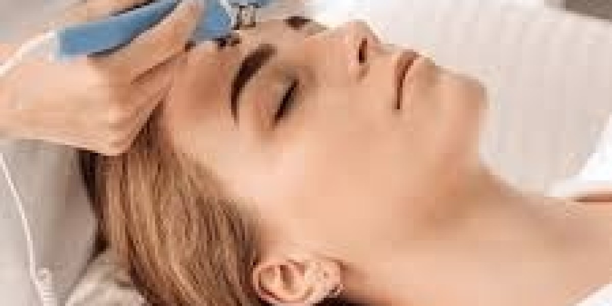 How Does Fractional RF Microneedling Improve Skin Texture?