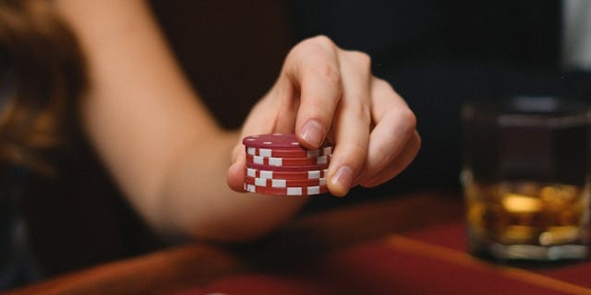 Η εξέλιξη των παιχνιδιών με πραγματικούς dealers στα διαδικτυακά καζίνο: Πώς οι νέες τεχνολογίες και οι διαδραστικές εμπ