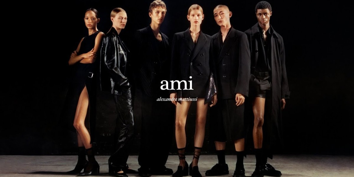 AMI PARIS Ami de Coeur Sweater: The Iconic Piece of Modern Parisian Fashion