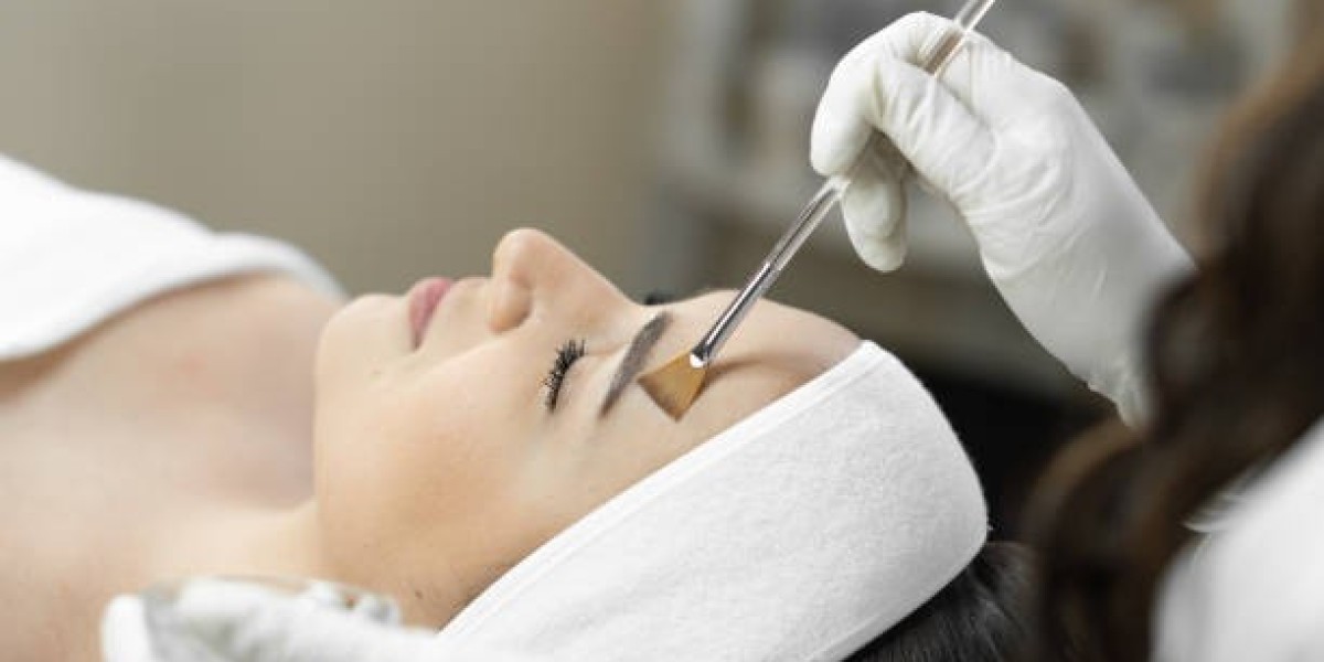 Who Is Organic Peeling in Dubai For? Candidacy, Contraindications, and Expectations