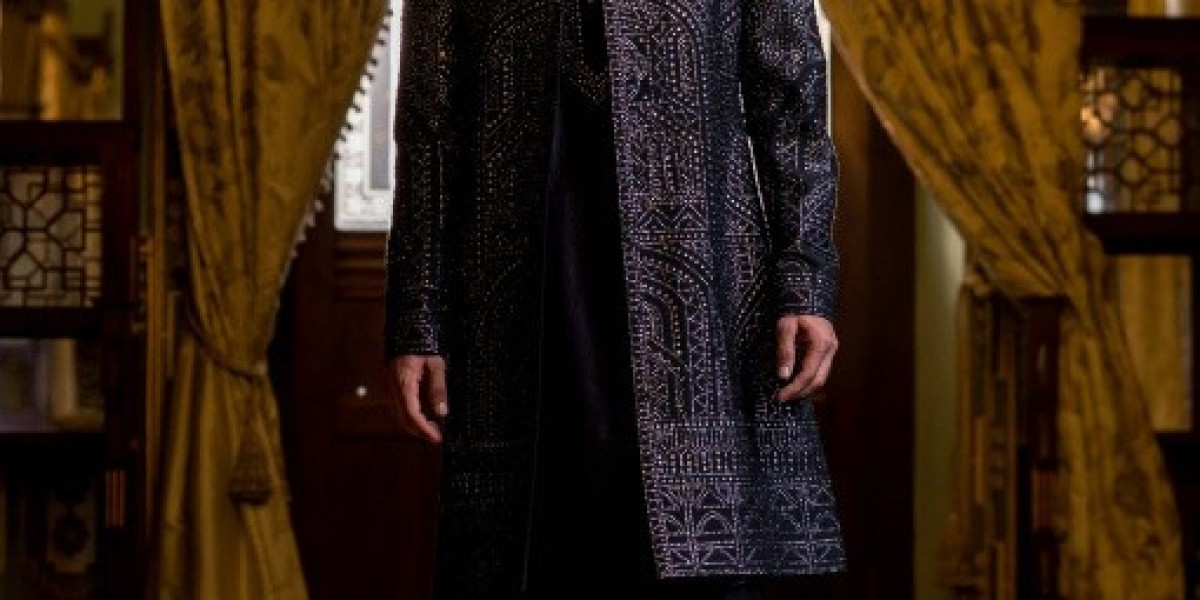 Designer Sherwani: The Perfect Blend of Royal Tradition and Modern Luxury