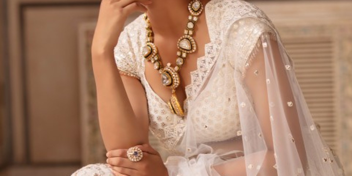 How to Choose the Perfect Sangeet Lehenga for Bride with Glamour and Grace
