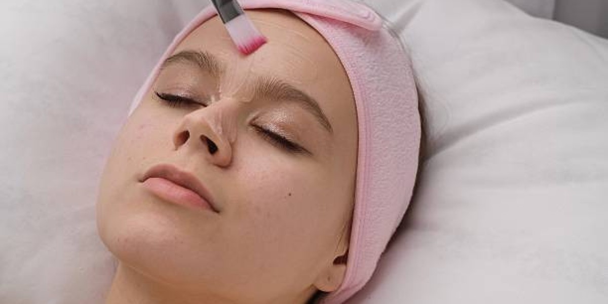 Erbium Peeling in Dubai: Results and Longevity