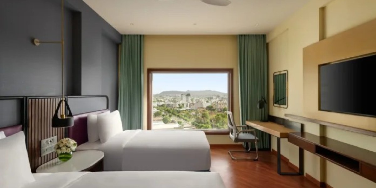 Unwind in Style with a Luxurious Rooftop Pool Experience