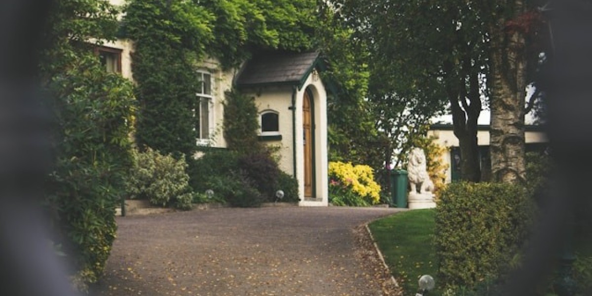 What Type of Resin Is Best for Driveway Kits in Hot Climates?