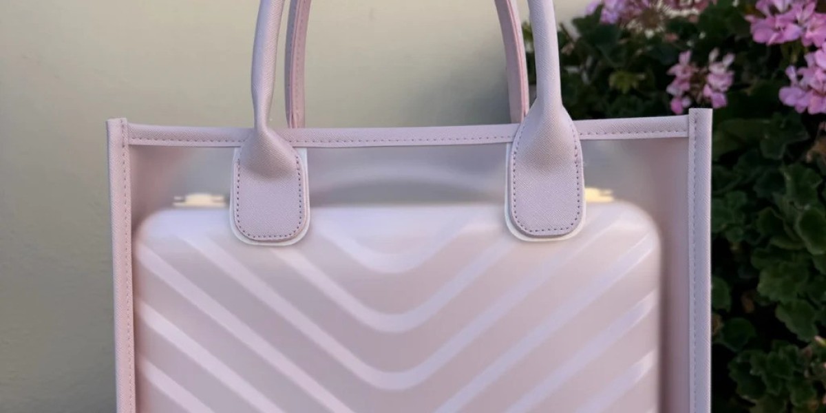 Makeup in a Case with Lights: A Premium Beauty Organiser for Modern Routines