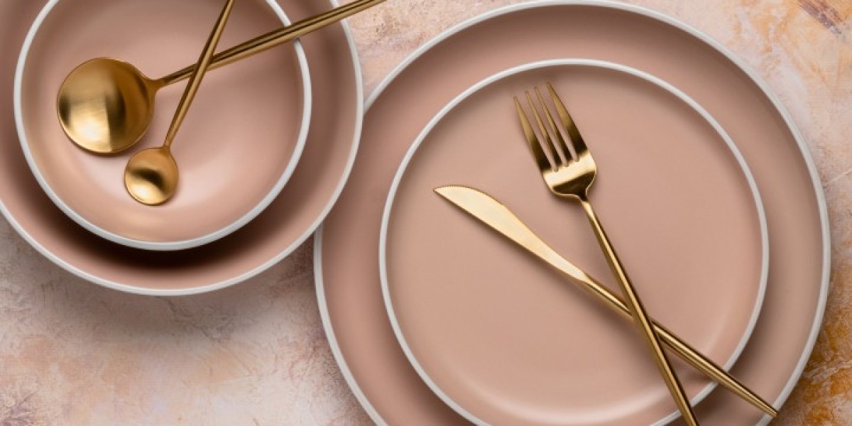 Porcelain vs Glass Teaware: Pros and Cons