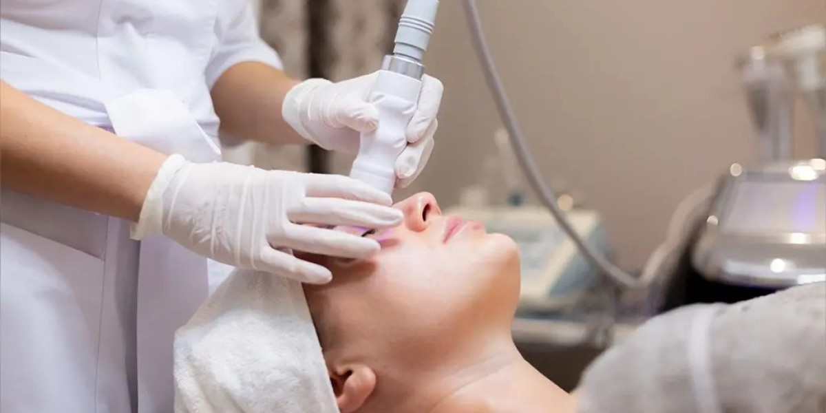 HydraFacial for Large Pores Minimizing Skin Texture
