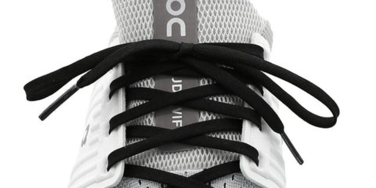 On Cloud Golf Shoes vs Traditional Golf Shoes: Which Is Better?
