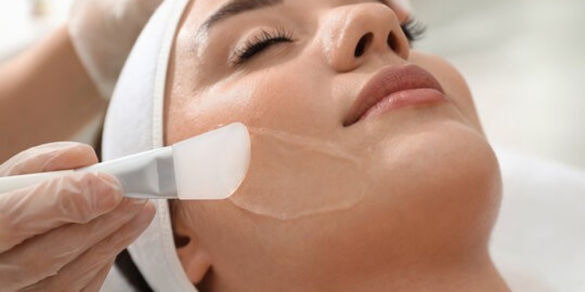 Chemical Peels in Dubai for Smooth Skin Finish