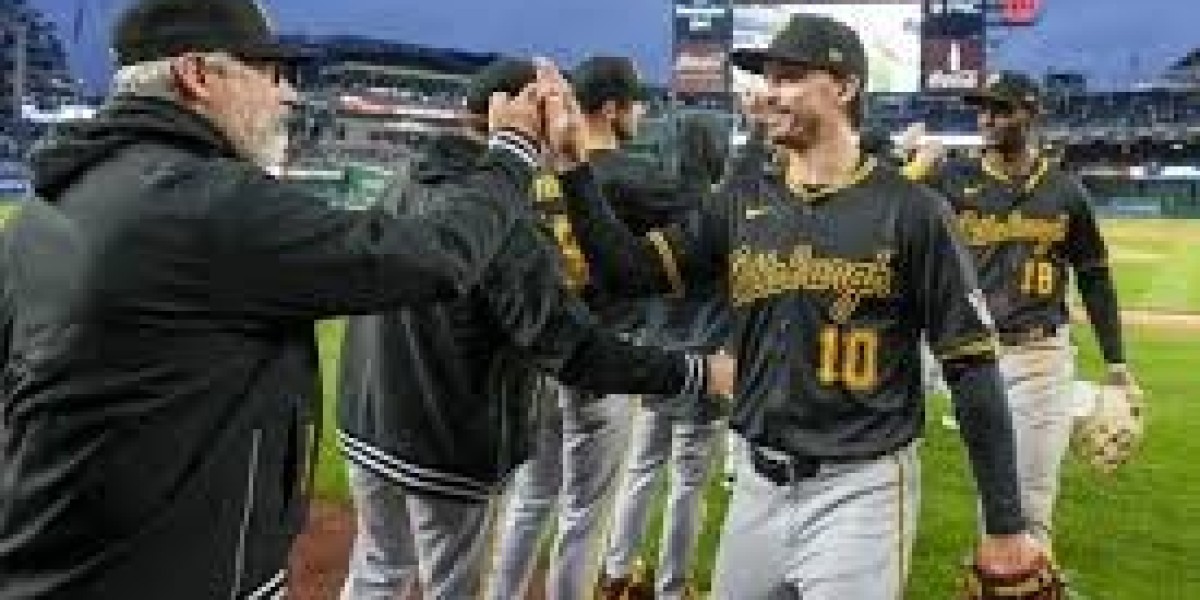 Pearl Jam Eddie Vedder retained museum honoring Pirates Roberto Clemente