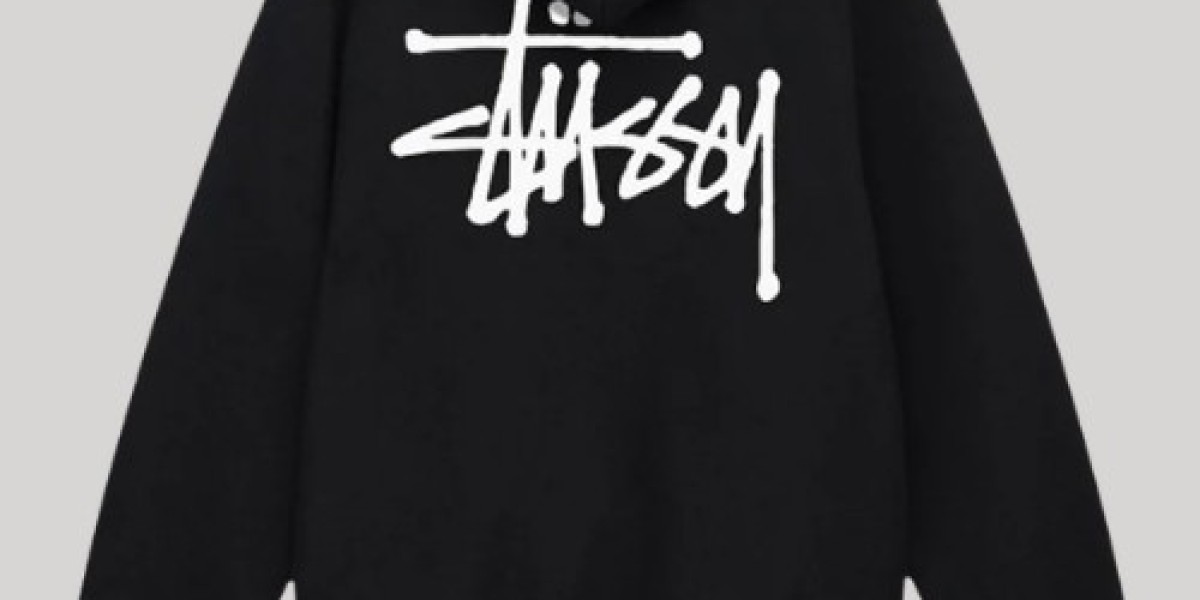 How to Layer a Stüssy Crewneck Sweatshirt for Unpredictable British Summers