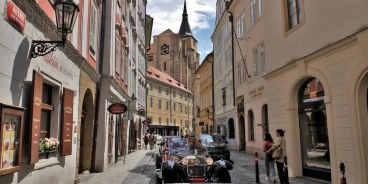 Hundred-Towered Prague - What makes Prague stole Europe's cobblestone magic