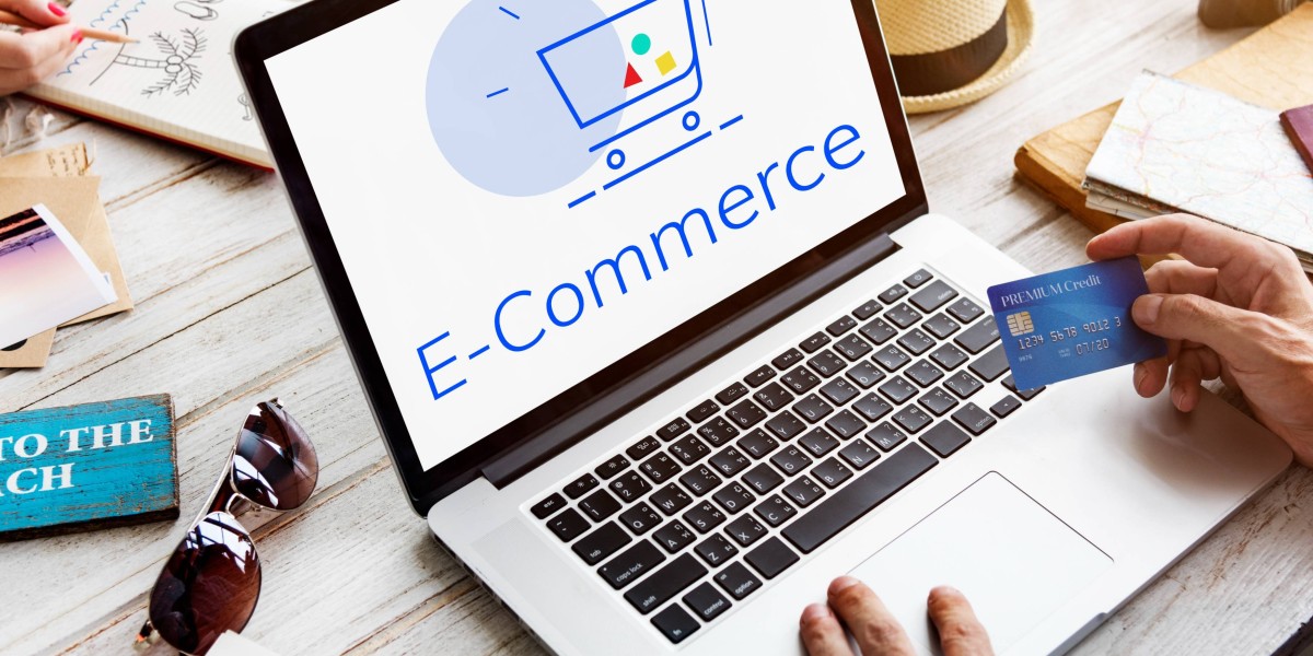The Role of CRM and Helpdesk Software in Ecommerce Support