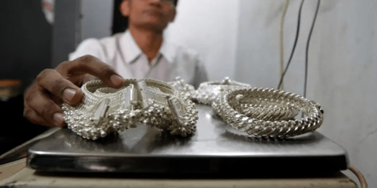 India Silver Market Dynamics: Jewelry Dominance and Industrial Applications
