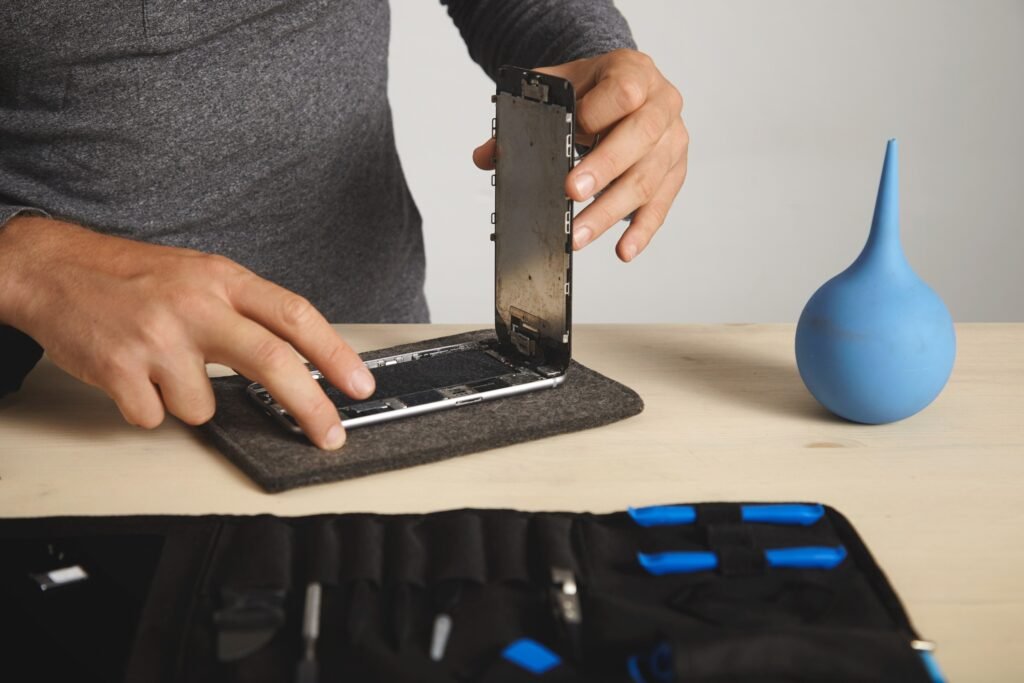 The Smart Device Owner’s Guide to iPhone Battery Replacement and Gadget Protection - Blog Nest