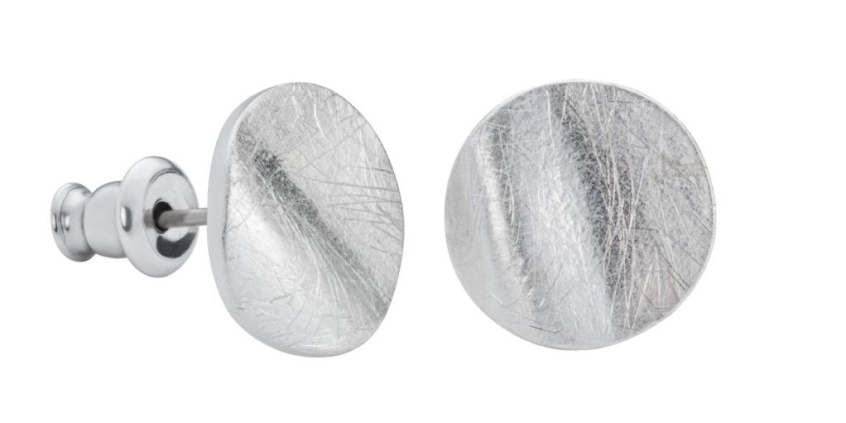 Earrings for Pear Shaped Face: Styles That Bring Balance and Confidence