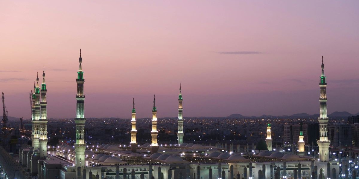 Discover the Best 5 Star Umrah Packages UK for 2024