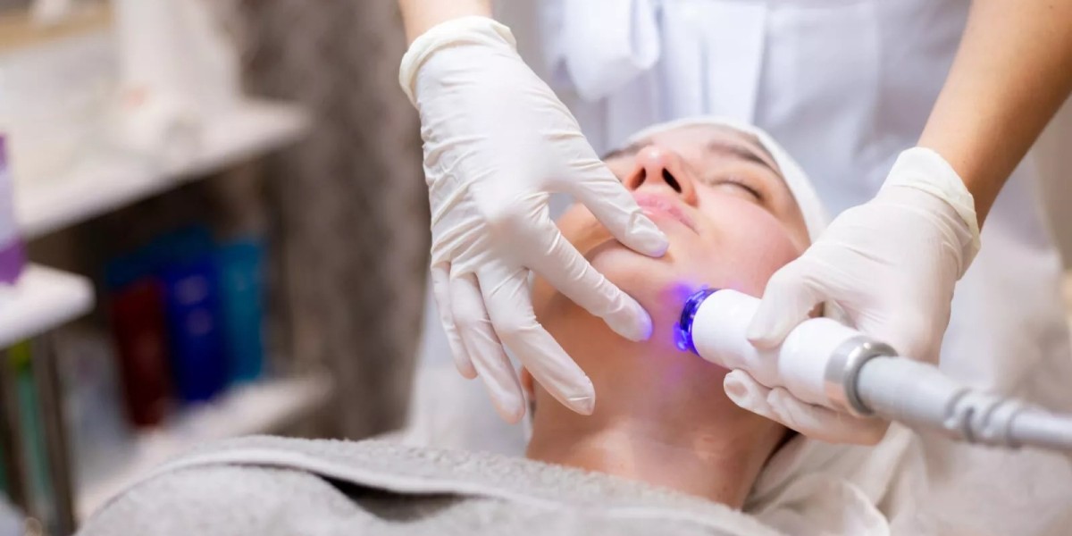 Why Do Reviews Favor Fractional RF Microneedling in Dubai?