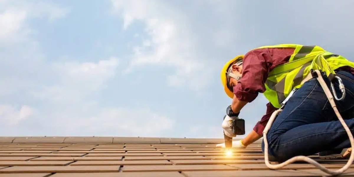 Advantages of Working with Certified Roofing Contractors